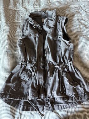Ashley By 26 International Sleeveless Utility Vest in Gray